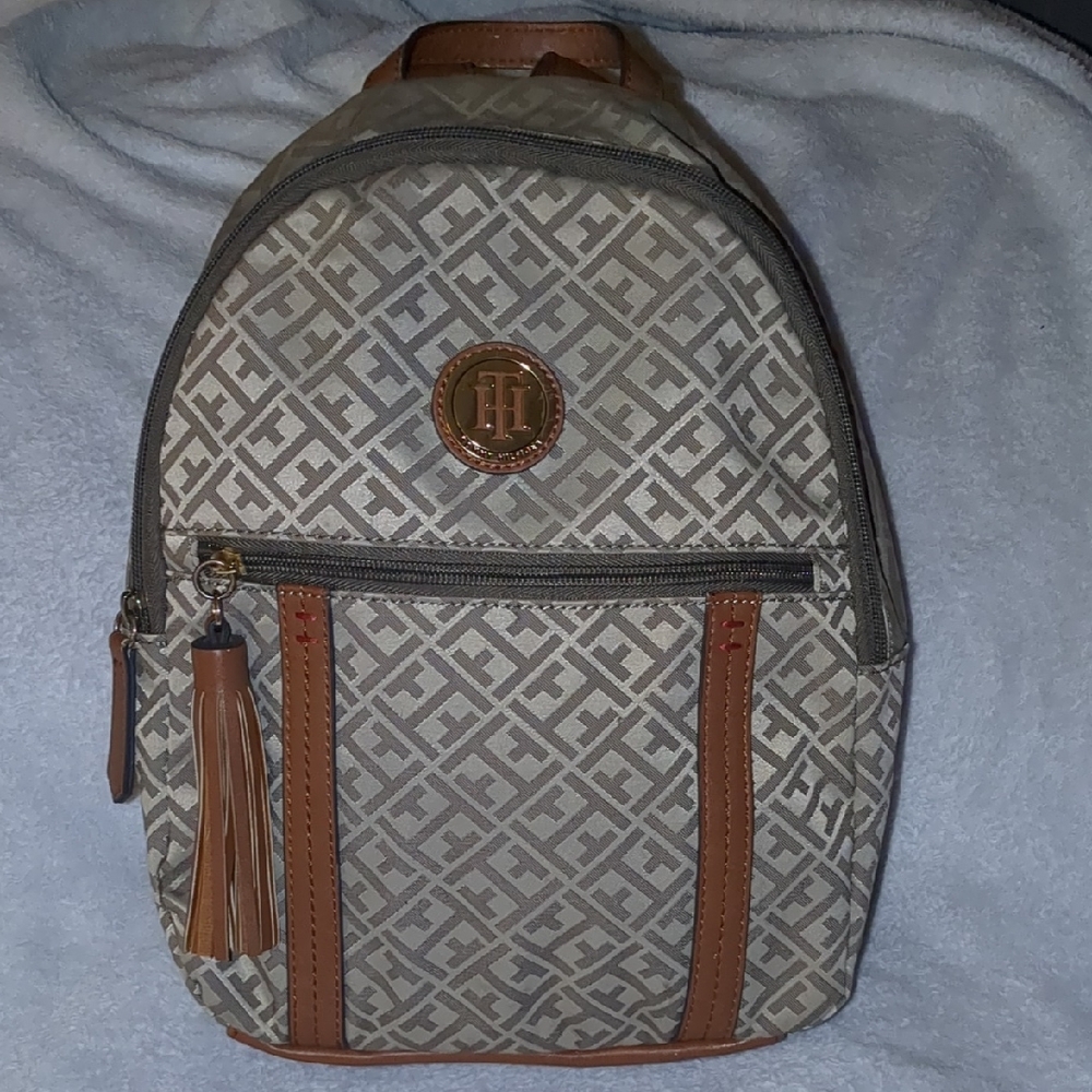 ✨🆕 ✨Tommy Hilfiger Gray and Brown Geometric Backpack